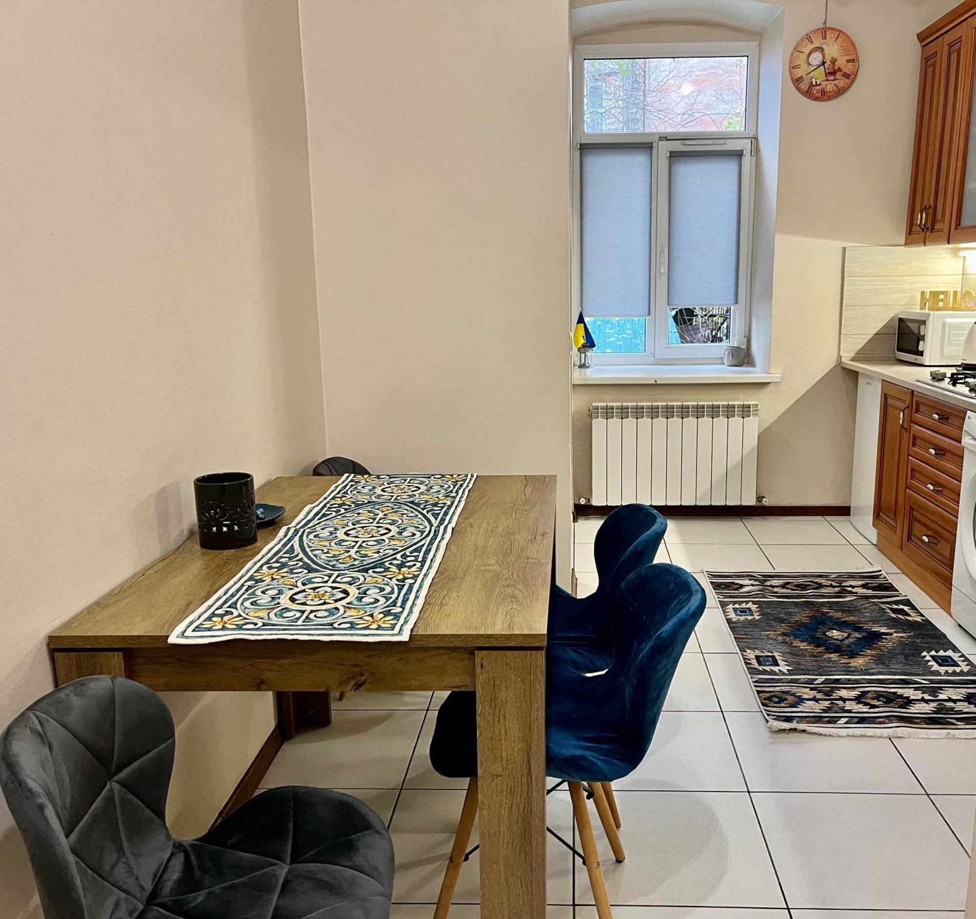 Old City Apartment With Parking Λβιβ Εξωτερικό φωτογραφία